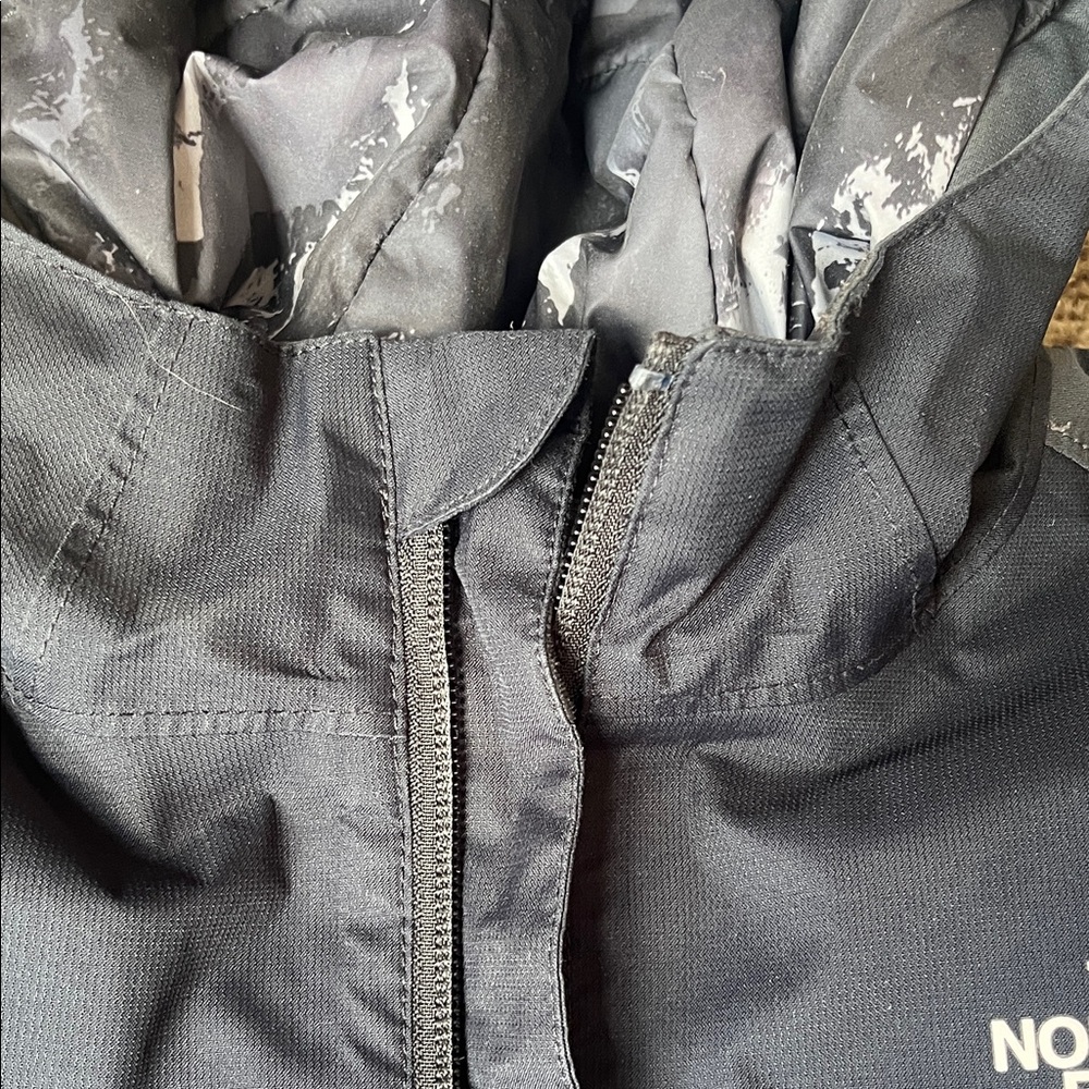 The North Face Kids' Insulated Ski Jacket - Picture 6 of 9